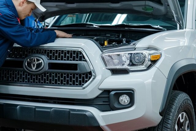 a-photo-of-a-mechanic-working-on-a-toyota-tacoma-t-LGYrnIfjQGiKjmuM1uaE_Q-zA_KbvQrThGcXUgjQsdO5Q (2)